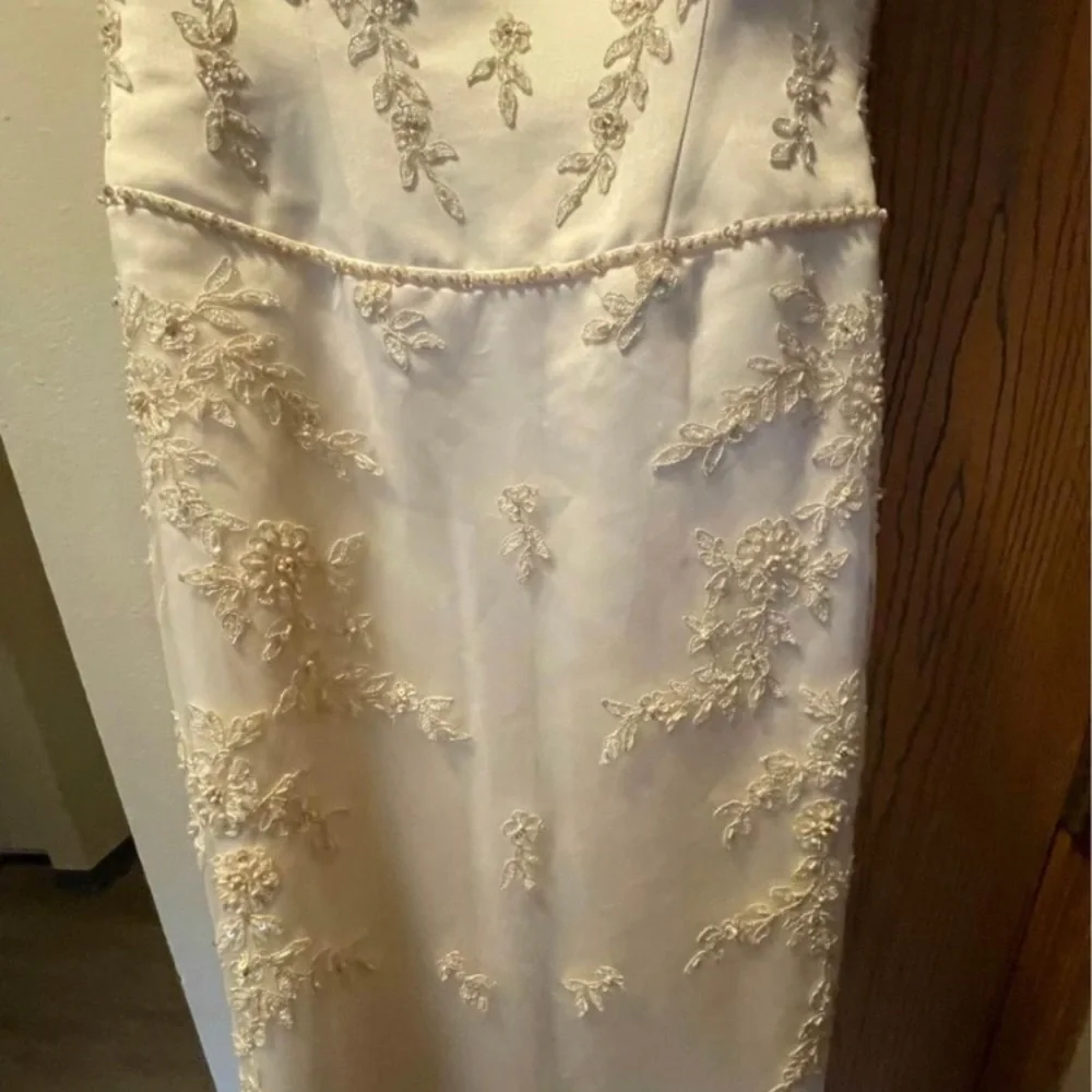 Gorgeous wedding dress - Picture 2 of 5